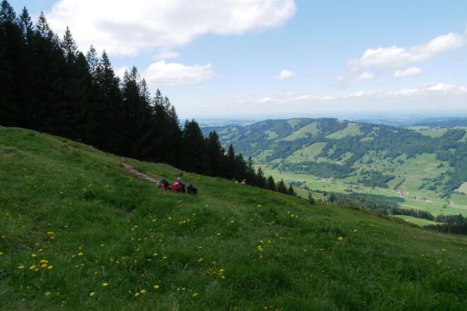 Rast mit Ausblick auf dem Grat