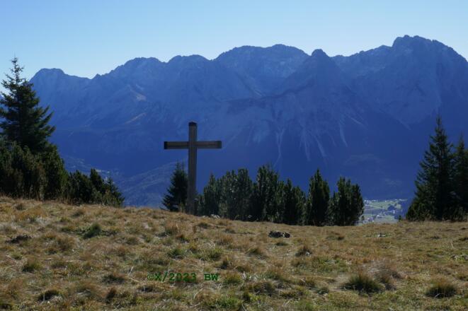 Grüner Ups (1852 m) mit Blick zur Gruppe der Mieminger Berge