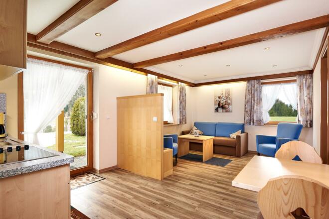 App 3 - Wohnbereich mit Terrasse und Garten