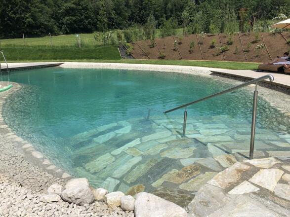 Eingang ins 4-Sterne Tipi-Hotel