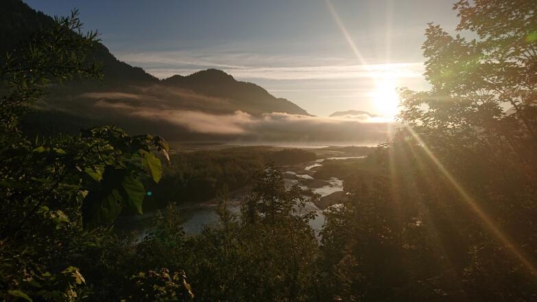 Auf dem Weg zur Tour - Sonnenaufgang über der Isar