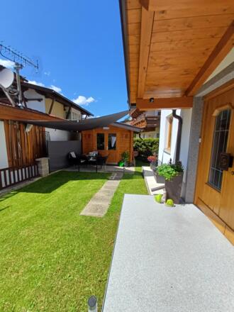 Garten und Eingangsbereich