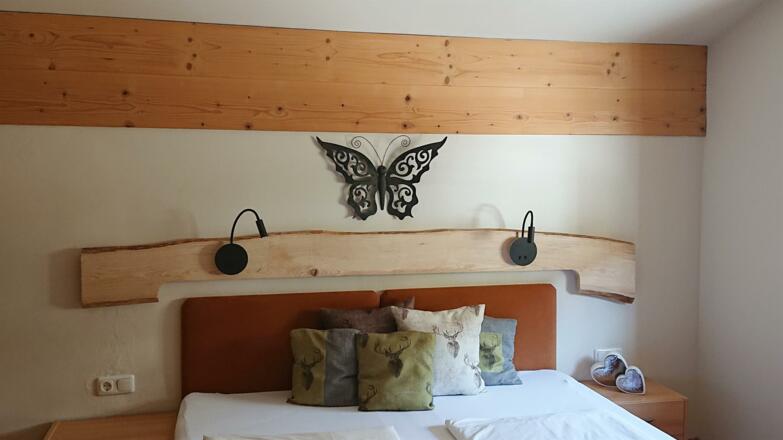Zimmer 1 wand