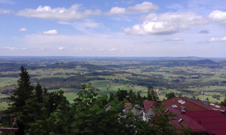 Blick zu den Burgruinen Hohenfreyberg und Eisenberg von Falkenstein aus