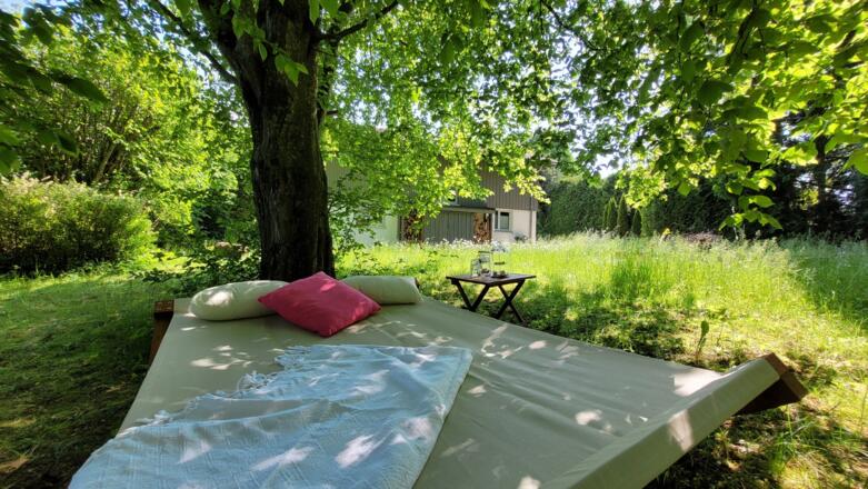 Ruheplatz unterm Baum