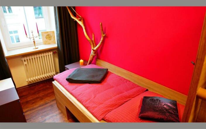 Zimmer Purple Garden