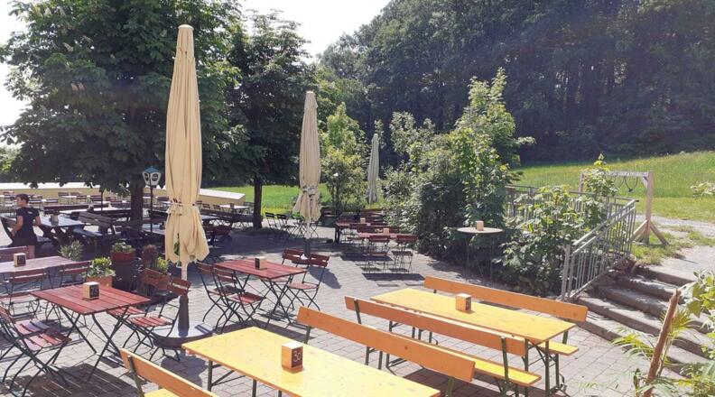 Restaurant mit Gastgarten