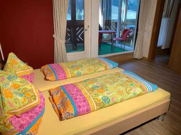 Panormama Wohnung 4 -Schlafzimmer mit Ausblick auf die Krinnenspitze
