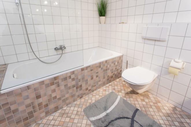 Badezimmer mit Waschmaschine