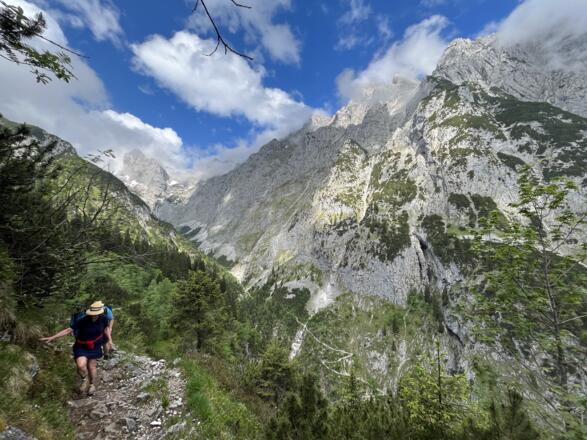 Blick hinein ins Höllental - am Ende thront der Rifflkopf