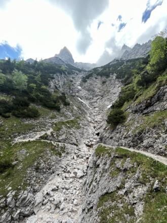Die Querung über die Bockfeldlaine - kurz nach der Höllentalangerhütte