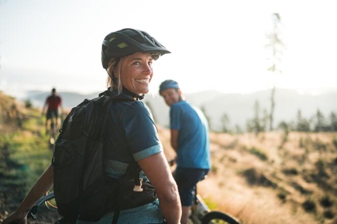 MountainbikerinLachen_OberoesterreichTourismusMuehlviertlerAlmFreistadtMoritzAblinger.jpg