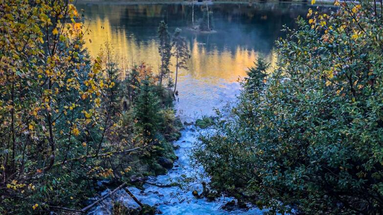Kleiner Wasserfall am Stausee oberhalb vom Gosauschmied