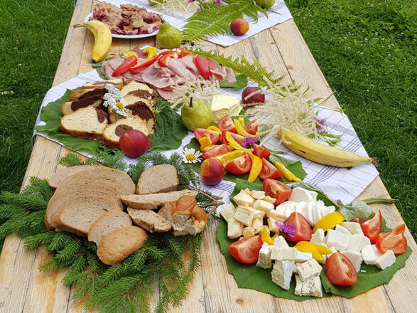 Jausenbuffet im Wildniscamp