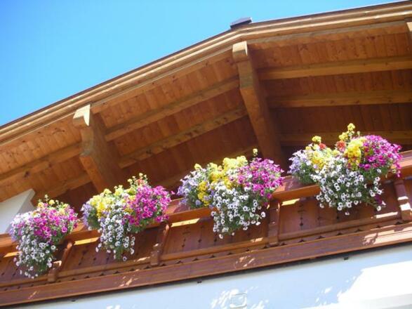 Buerstegg_mit_Blumenschmuck