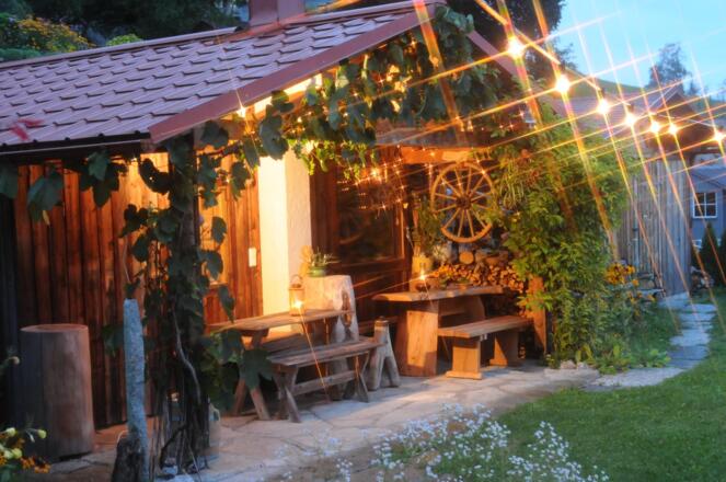 An kühlen Tagen wärmen sie sich in unserer Sauna