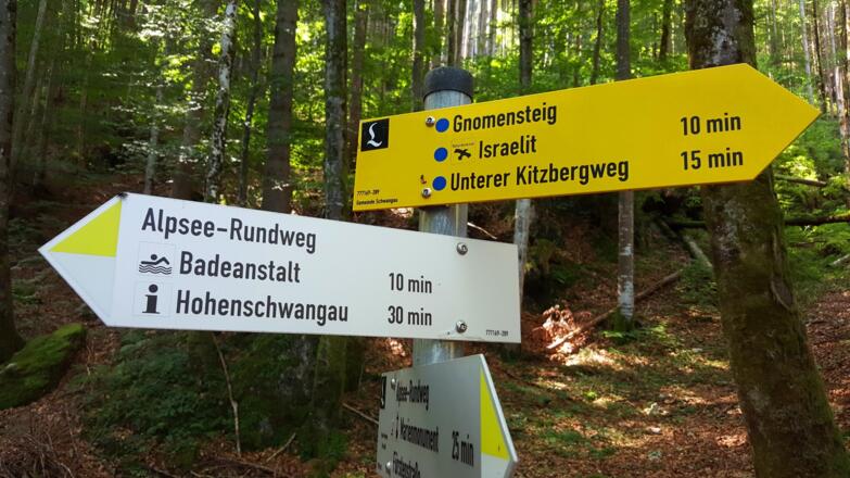 Hier geht es hinauf zur Marienbuche am Lobbatboden. Der Buchstabe L führt Sie hinauf!