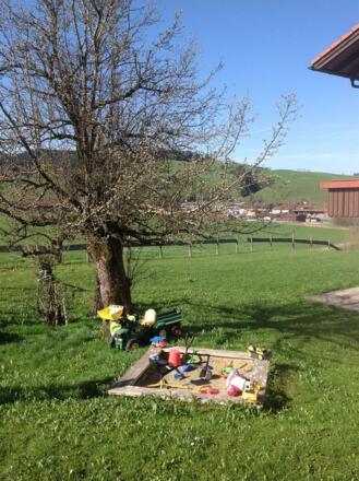 Spielplatz / Div. Spielzeug ist vorhanden