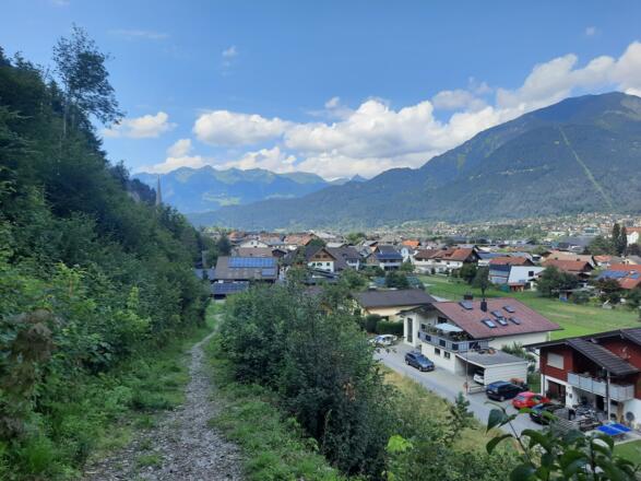 Wanderweg von der Obergasse hinauf Richtung Biotop