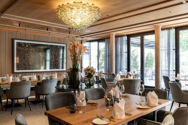 Unser Kaminrestaurant mit großer Sonnenterrasse