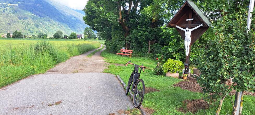 Durch das idyllische Lurnfeld gibt es alle Arten von Schotter...