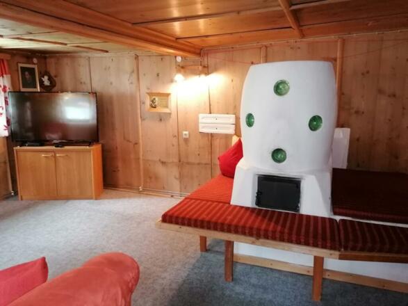 Stube mit Kachelofen