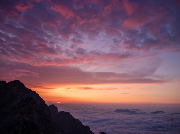 Abenddämmerung über den Wolken