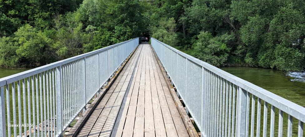 Übergang direkt neben der Strandbar