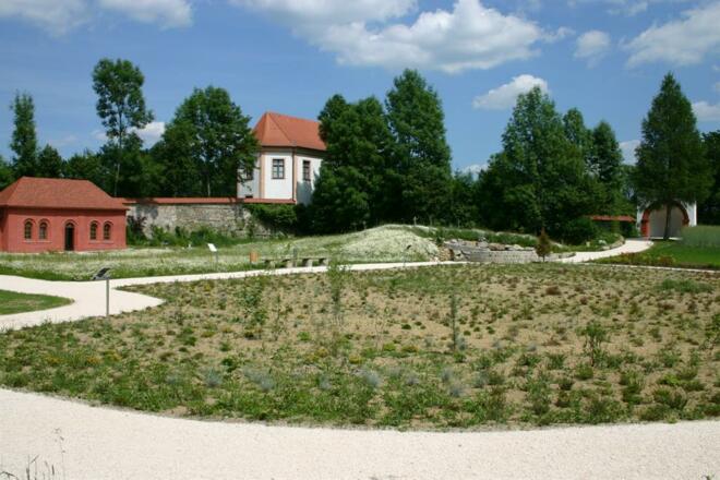 Stiftergarten mit Blick zum Sommerhaus