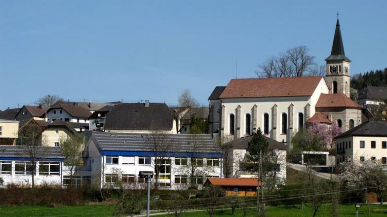 Pfarrirche Julbach mit Winterlandschaft