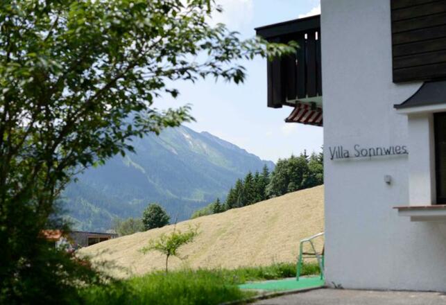 Aussenansicht im Sommer