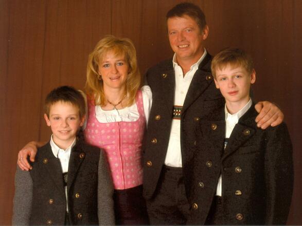 Familie Ostler begrüßt Sie herzlich!