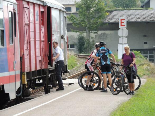 Bahnhof mit Radtransport