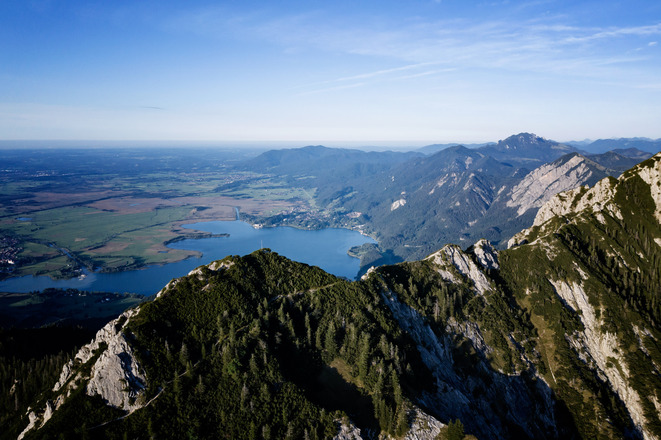 Gratweg Heimgarten - Herzogstand mit Blick auf den Kochelsee und das Voralpenland