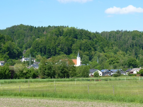 Blick auf die Julbacher Kirche