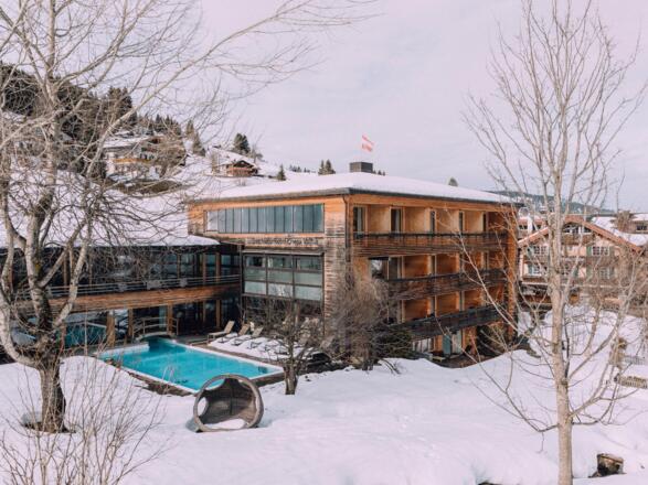 Naturhotel Chesa Valisa Haus Chesa im Winter