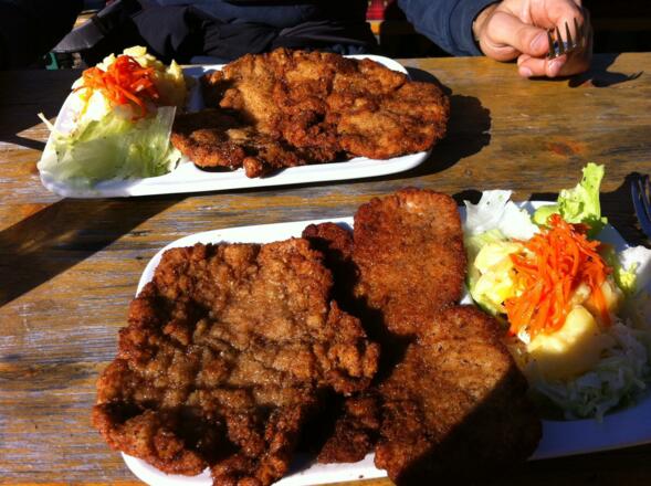 Zarte Schnitzel von der Holzalm