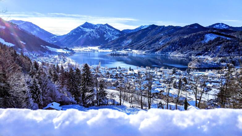 Der verschneite Schliersee