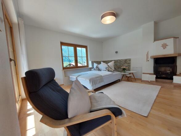 gemütliches Wohnzimmer mit Boxpringcouch