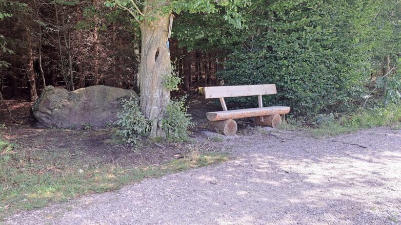 Teufelsstein mit Sitzbank