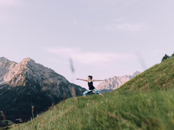 Naturhotel Chesa Valisa Yoga mit Bergblick