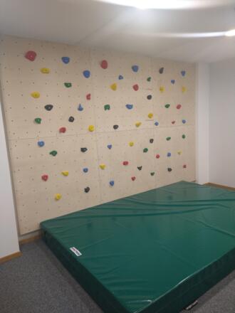 Kletterwand im Freizeitraum