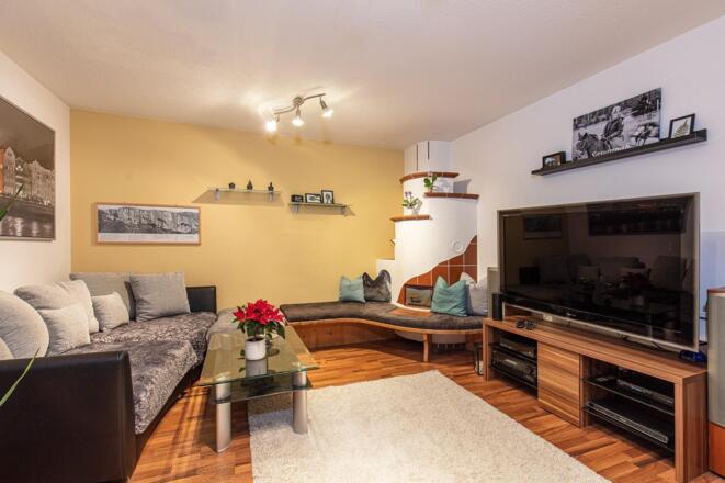 Wohnzimmer mit Kachelofen