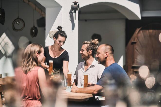 Gemütliches Essen beim Gasthof Populorum