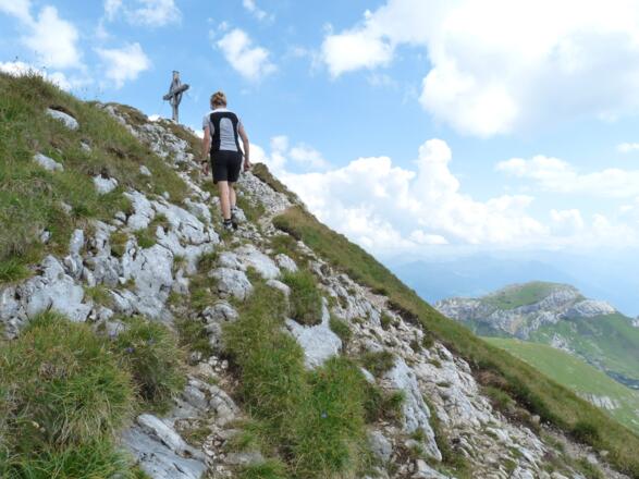 Unschwierig sind die letzten Meter zum Hochiss-Gipfel.