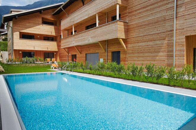 Garten mit Swimmingpool