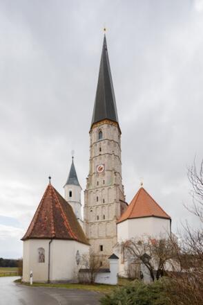 Blick auf die Kirche St. Ägidius in Schildthurn