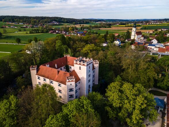 Luftbild Schloss Mariakirchen
