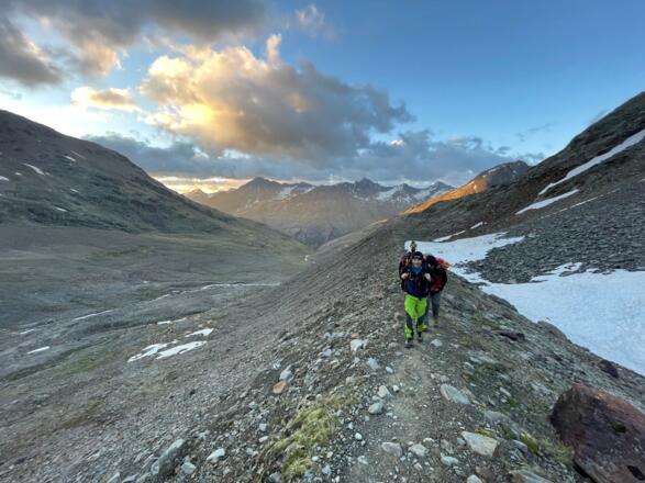 Sonnenaufgang auf der Moräne hinter der Vernagthütte