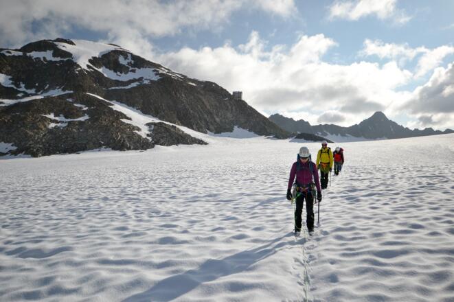 Kurz nach dem Kesselwandjoch. Im Hintergrund sieht man noch gut das Brandenburgerhaus